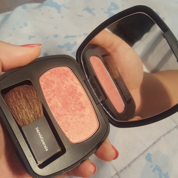 Blush - Picture 3 of 4